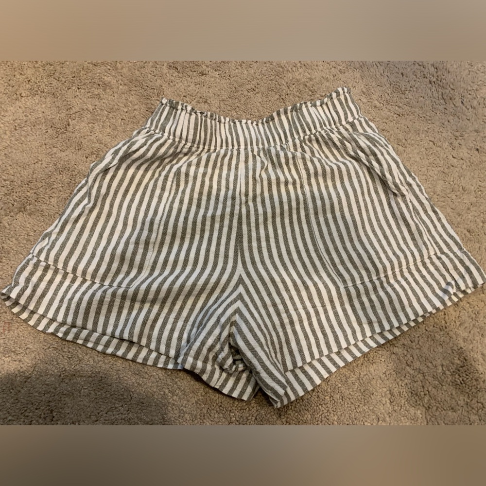 Women’s Abercrombie linen blend shorts